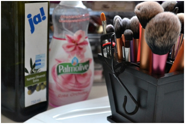 how to clean brushes 0